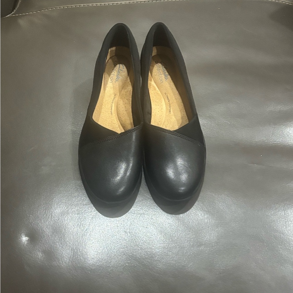 Clarks Women's Black Suttyn Walk Leather Slip-On Wedge, size 8 1/2 Medium